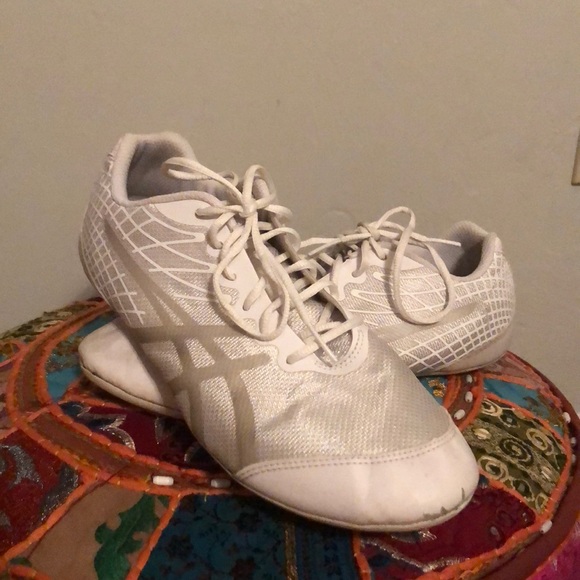asics ultralyte cheer ii shoe